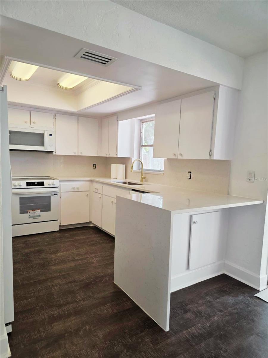 5210 DR MARTIN LUTHER KING JR ST N ST, ST PETERSBURG, FL — photo 5