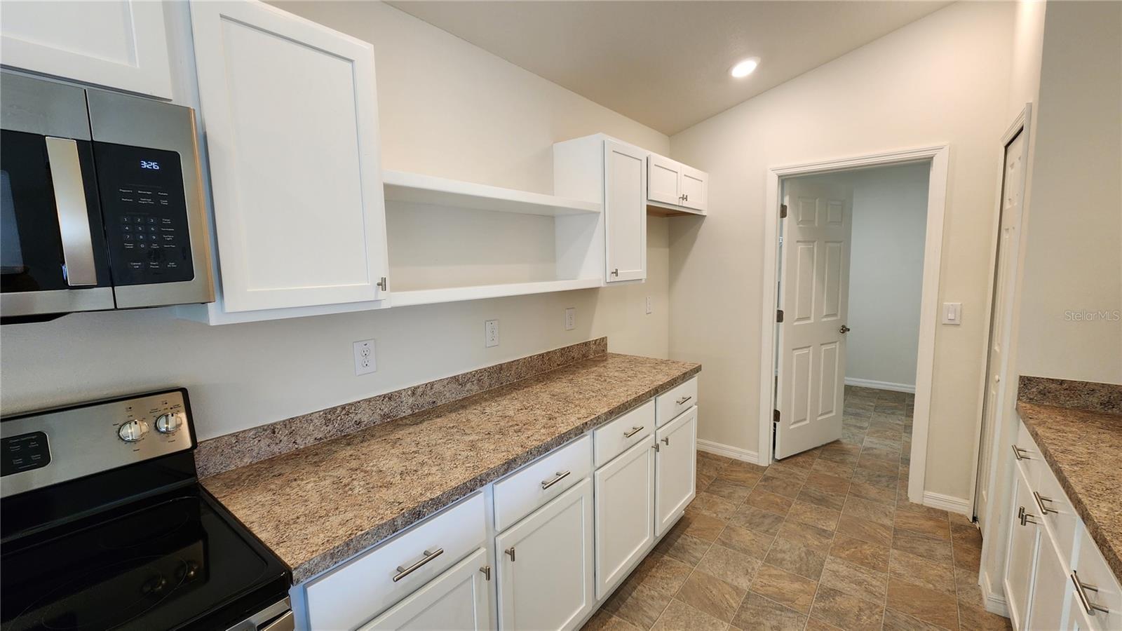 680 W MARGUERITA DR, DUNNELLON, FL — photo 9