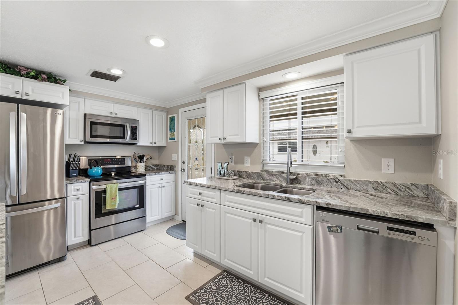 690 CIRCLEWOOD DR #W8, VENICE, FL — photo 17