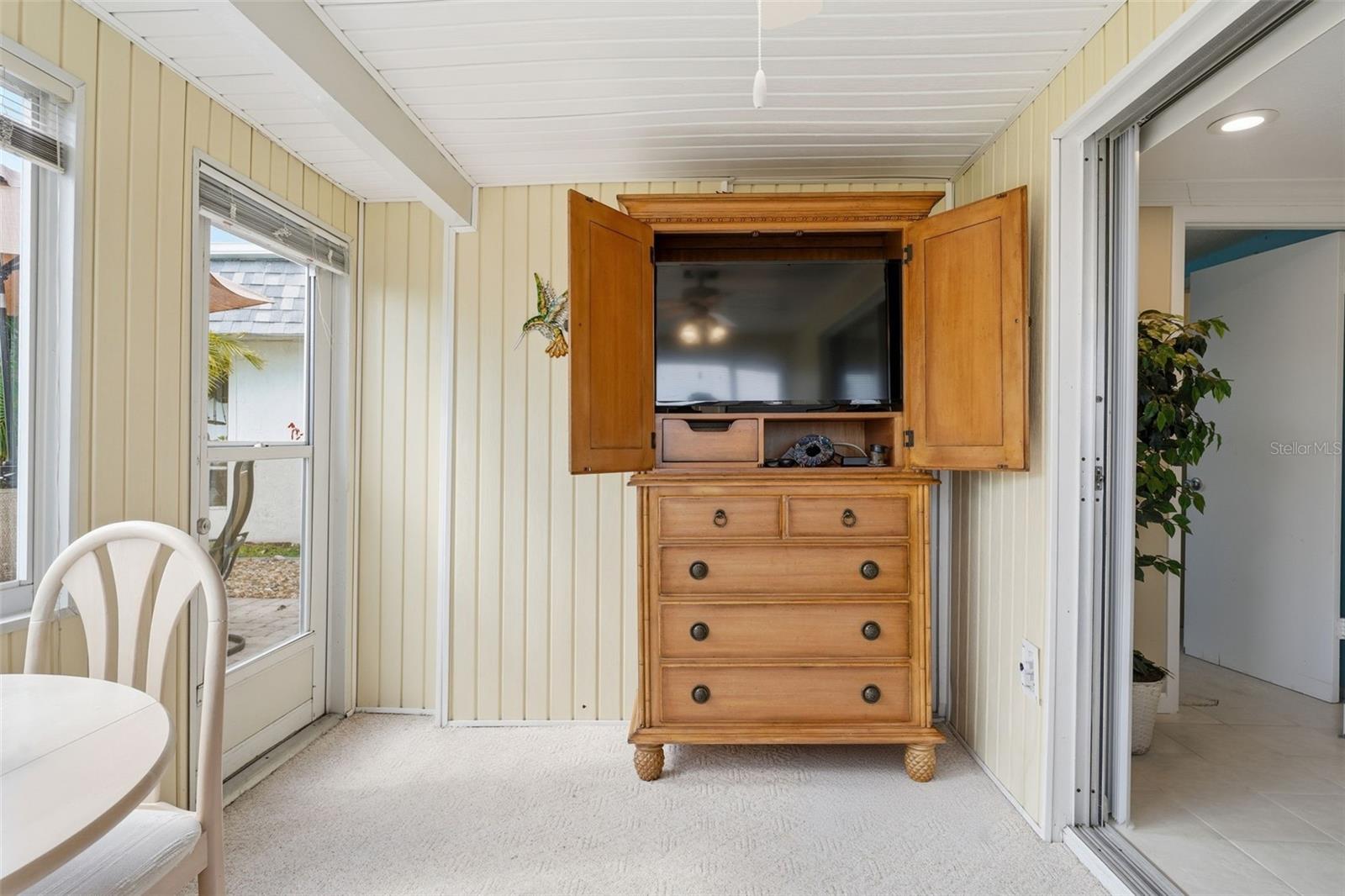 690 CIRCLEWOOD DR #W8, VENICE, FL — photo 29