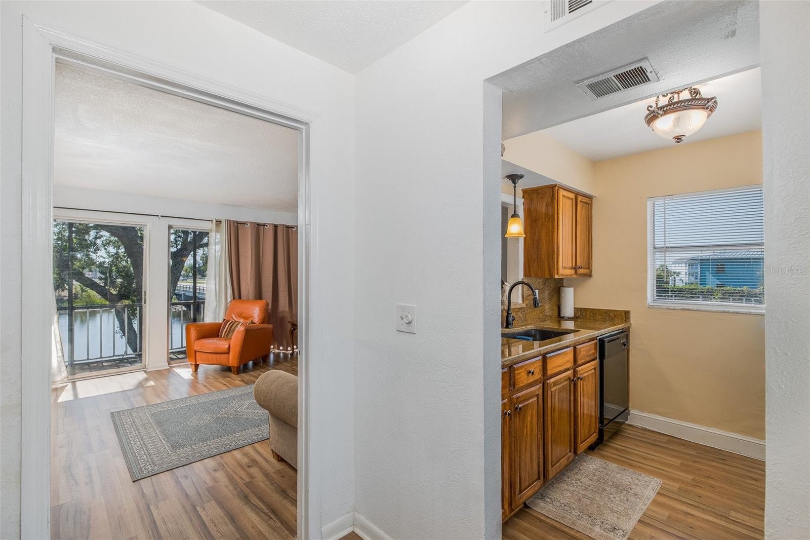 9001 TUDOR DR #H210, TAMPA, FL — photo 10