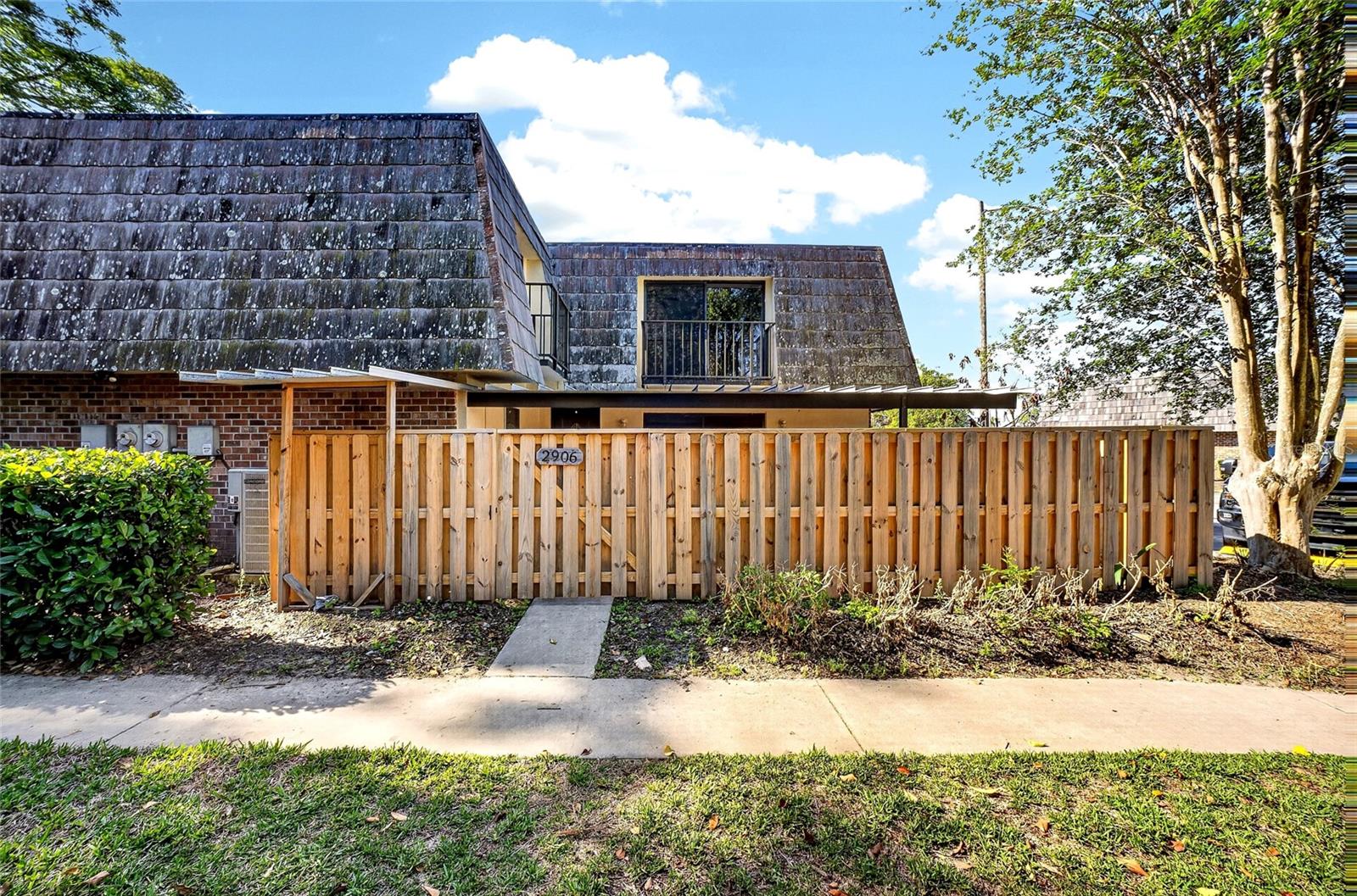 2906 ASH DR, LEESBURG, FL