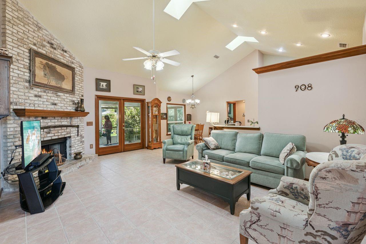 908 ALMOND TREE CIR, ORLANDO, FL — photo 9