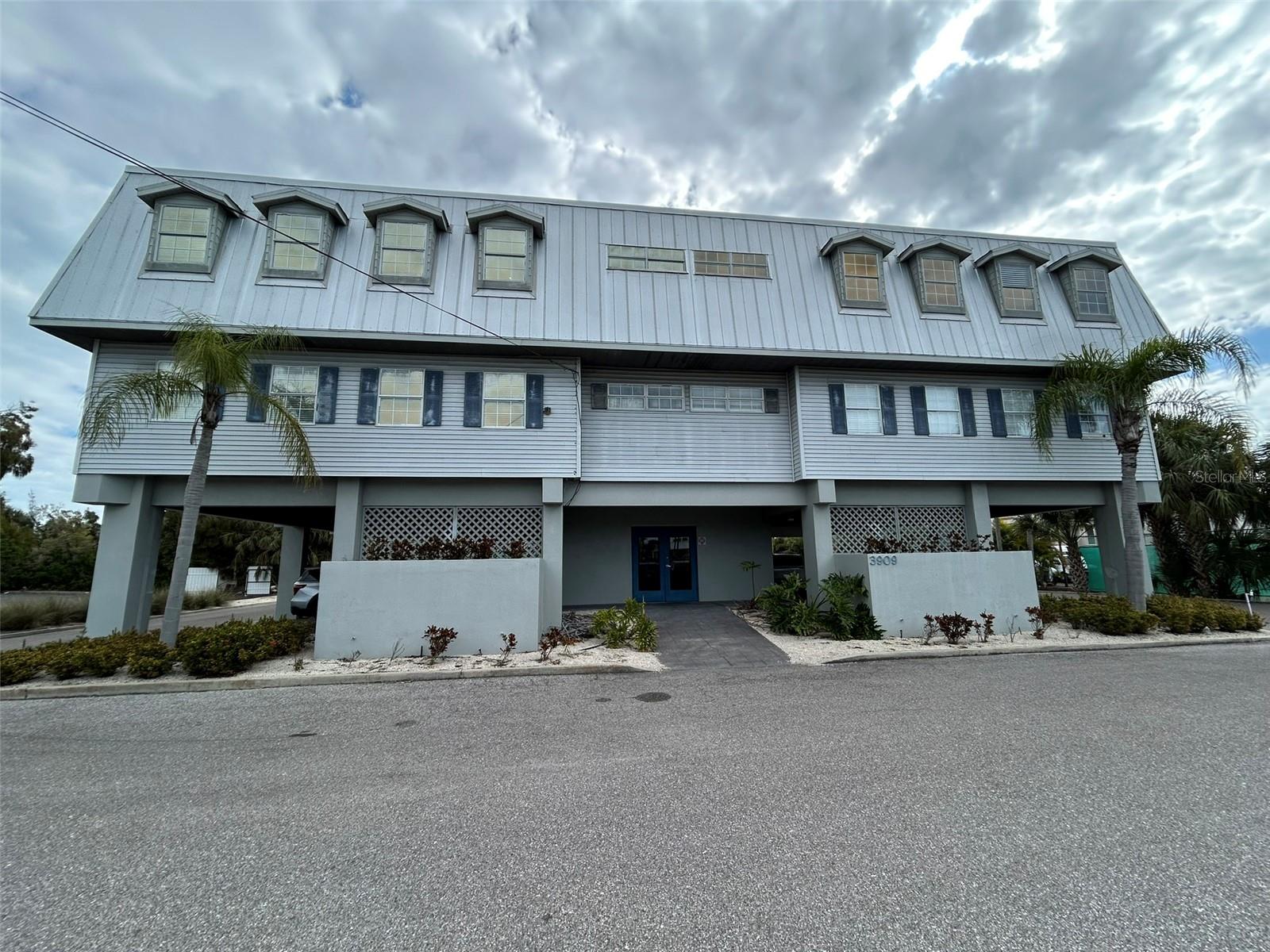 3909 E BAY DR #4, HOLMES BEACH, FL — photo 2