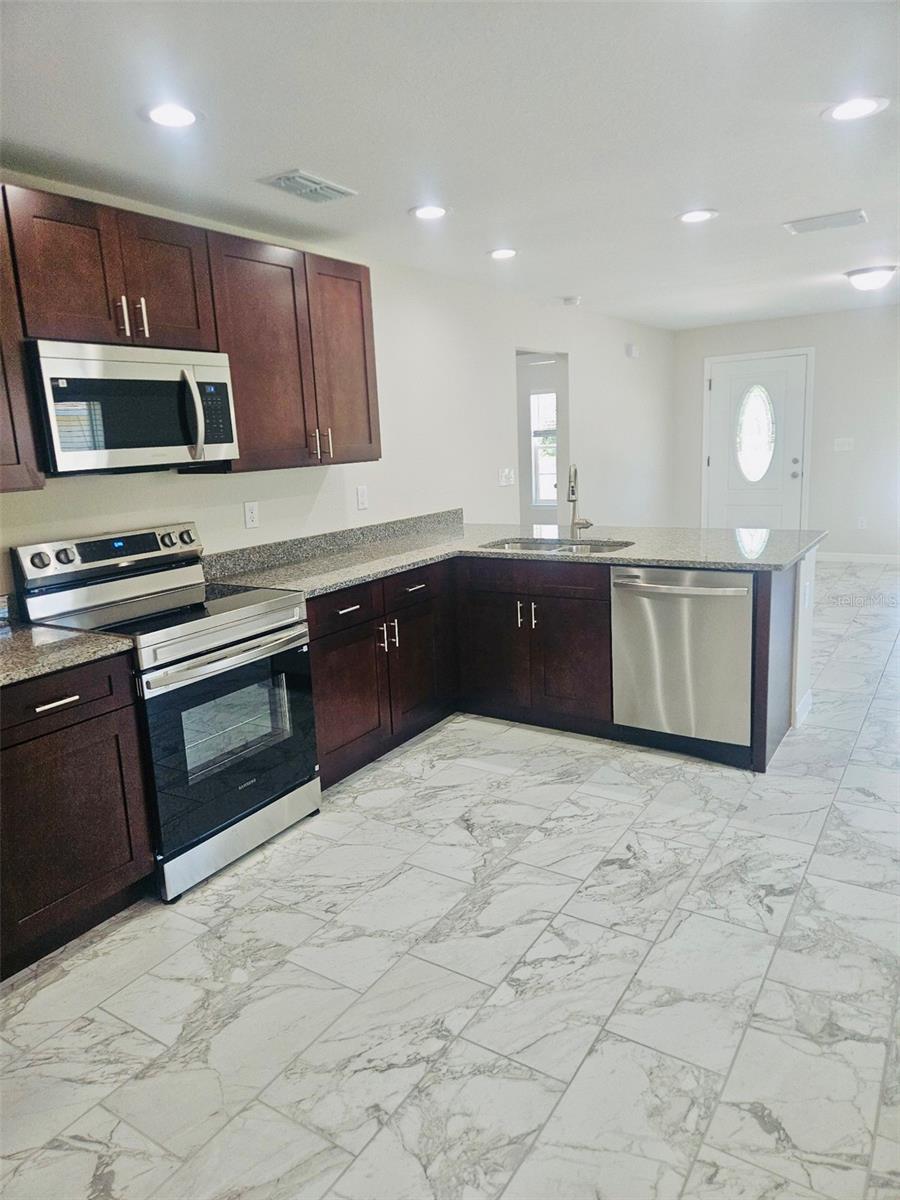 328 MOUNTAIN DR, BABSON PARK, FL — photo 7