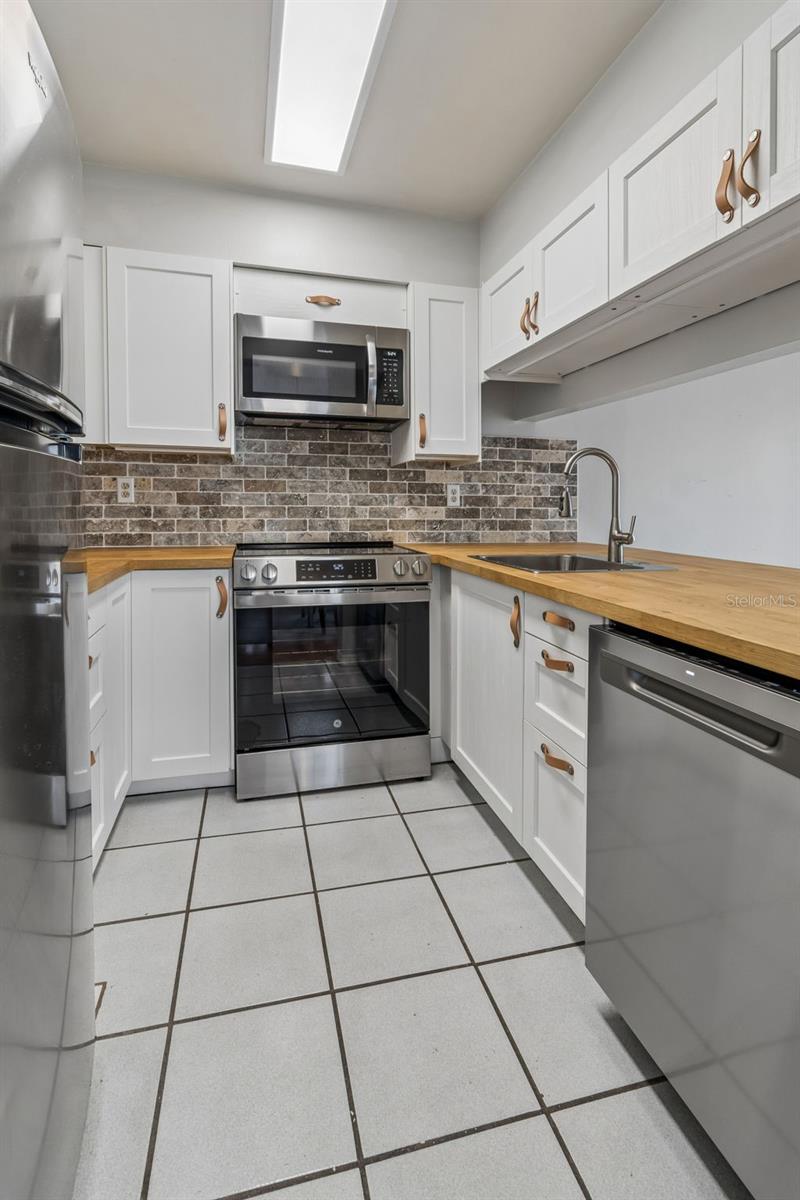 5156 SUNRIDGE PALMS DR, TAMPA, FL — photo 21