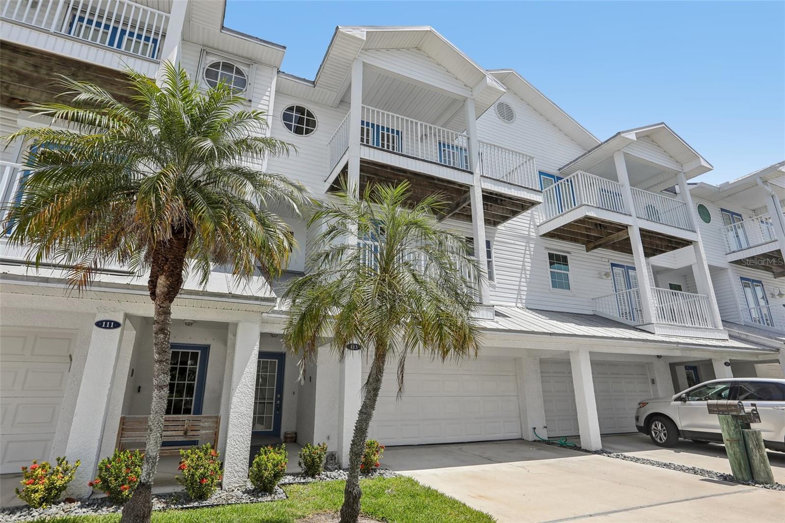 113 YACHT CLUB CIR, NORTH REDINGTON BEACH, FL — photo 2