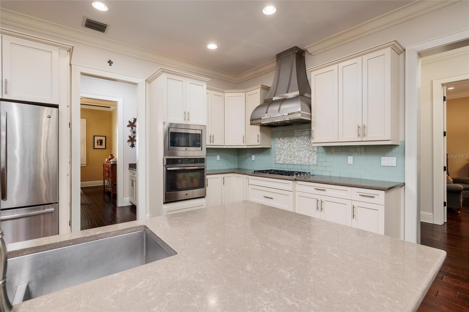 852 CORDOVA BLVD NE, ST PETERSBURG, FL — photo 13