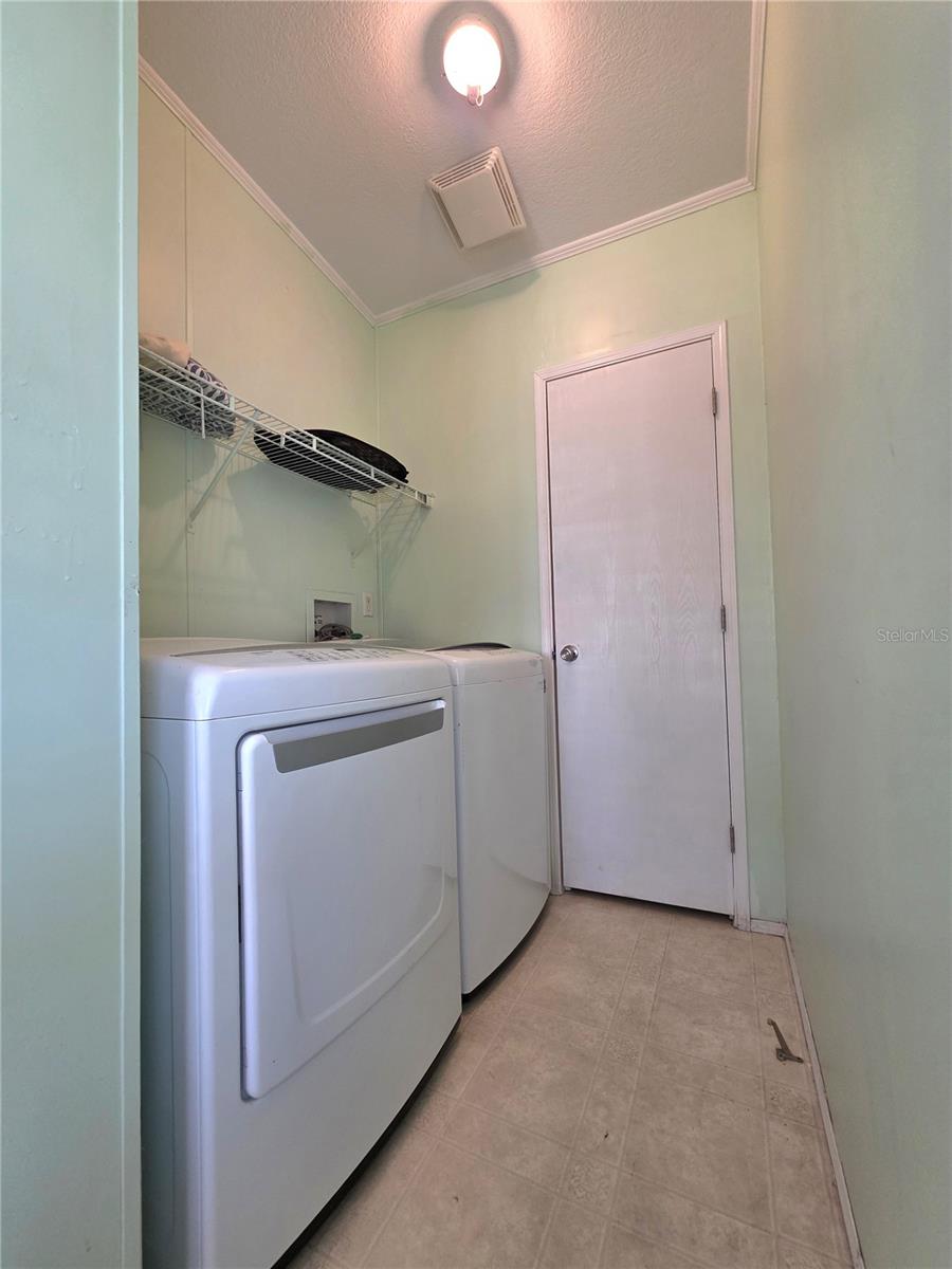 37251 LOIS AVE, ZEPHYRHILLS, FL — photo 11