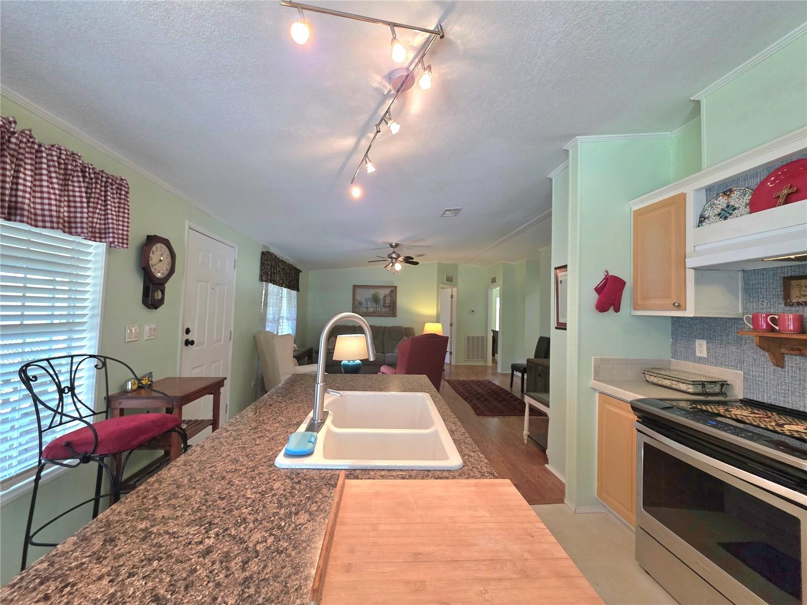 37251 LOIS AVE, ZEPHYRHILLS, FL — photo 14