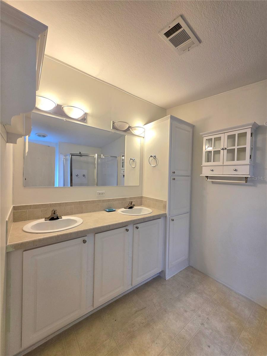 37251 LOIS AVE, ZEPHYRHILLS, FL — photo 21