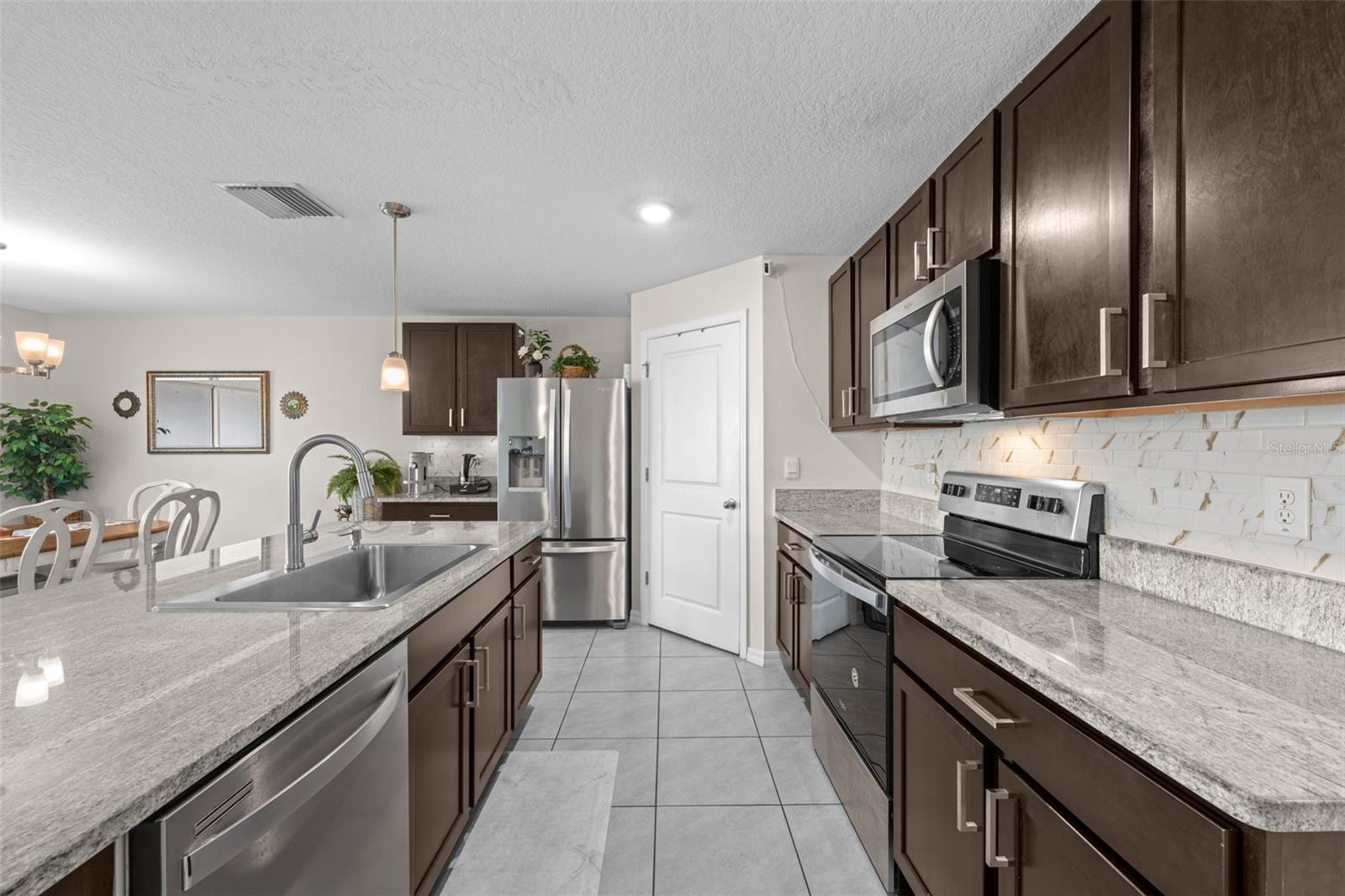 16742 SUNBURST LAKE ST, WIMAUMA, FL — photo 7