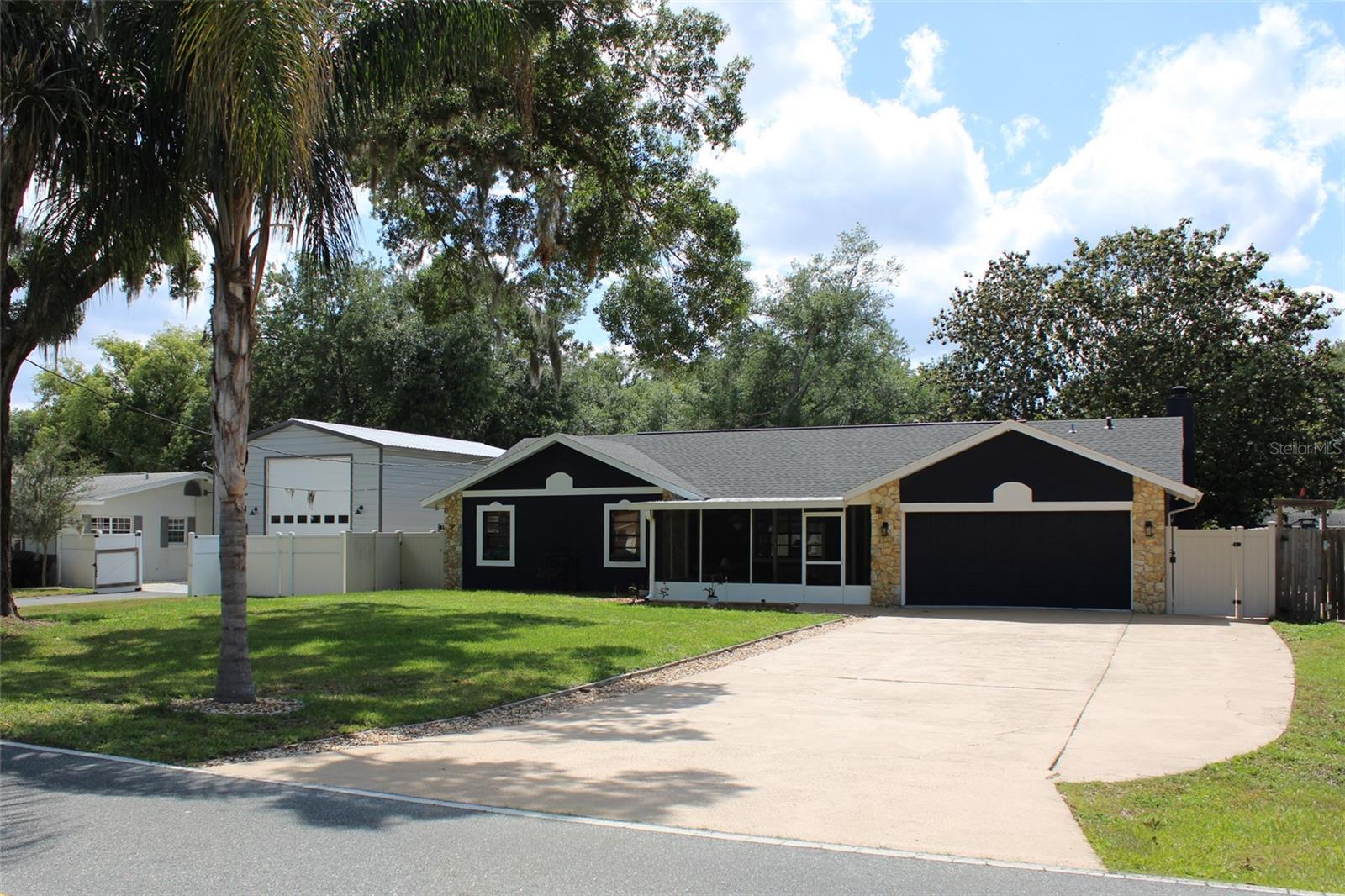 27627 LOIS DR, TAVARES, FL