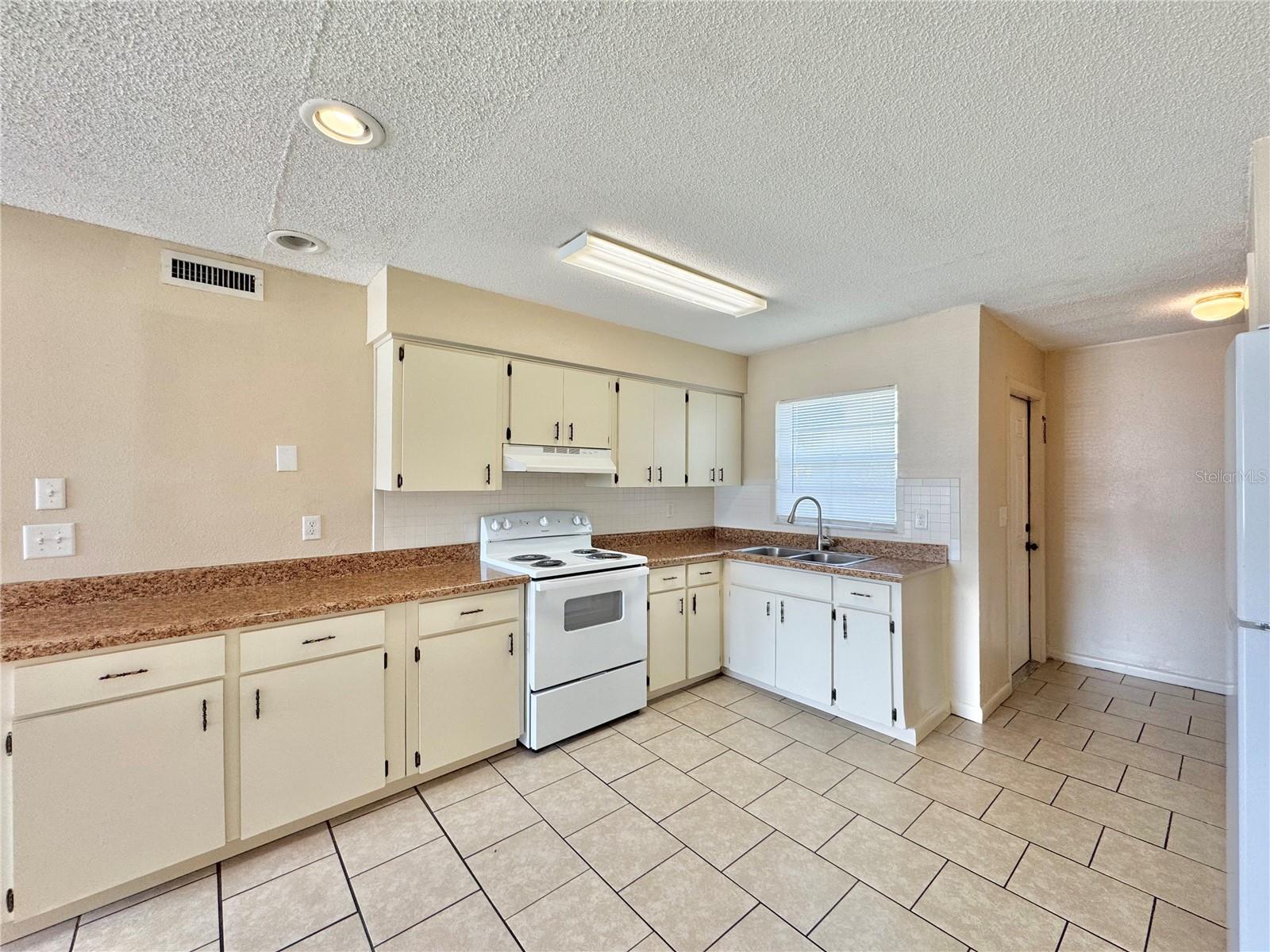 2540 ELM AVE, LAKE WALES, FL — photo 6