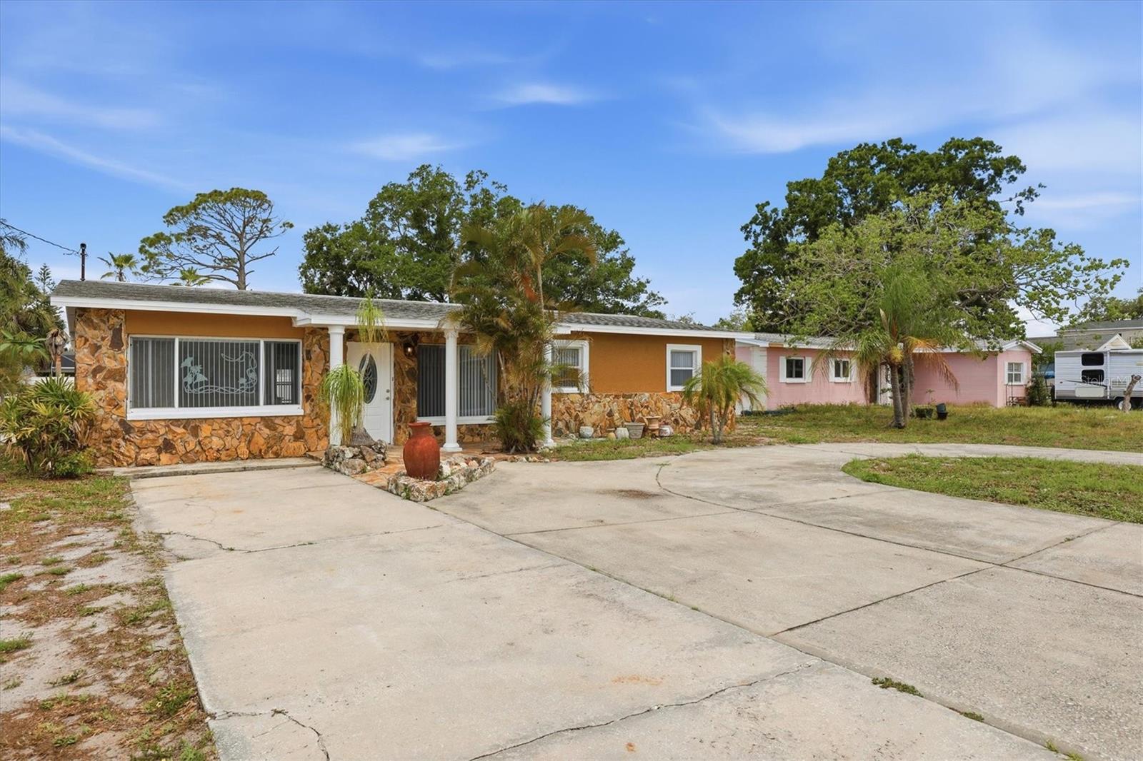 721 BAYSHORE DR, TARPON SPRINGS, FL — photo 2