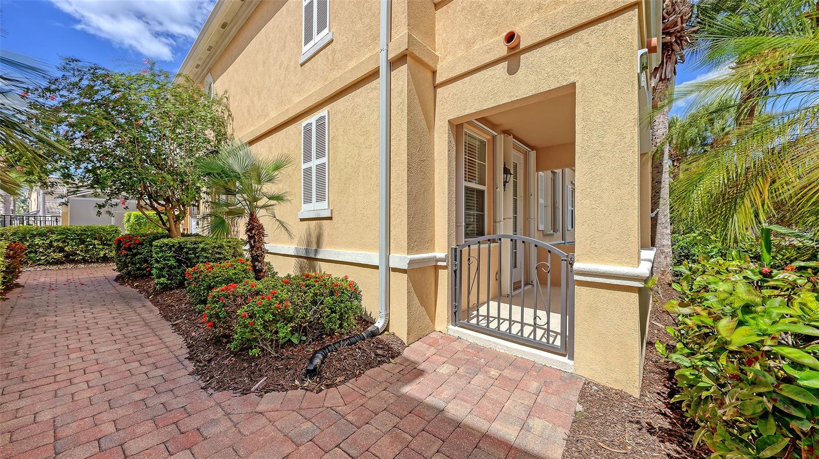 1586 DORGALI DR, SARASOTA, FL — photo 2