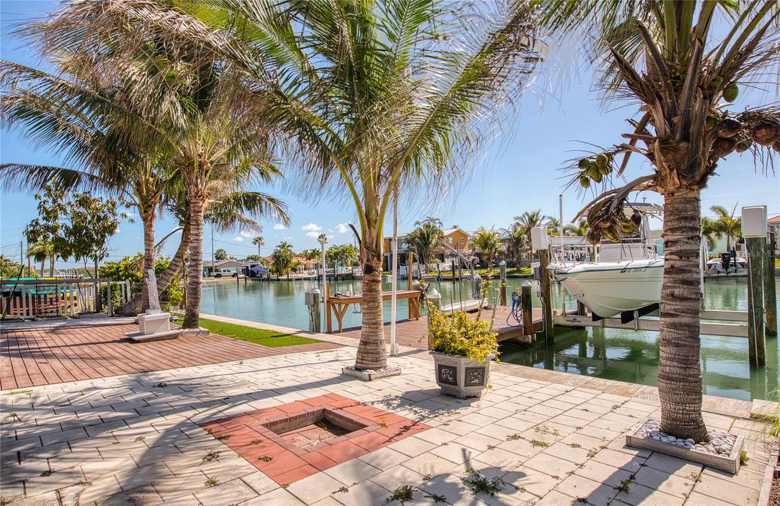 551 CRYSTAL DR, MADEIRA BEACH, FL — photo 9