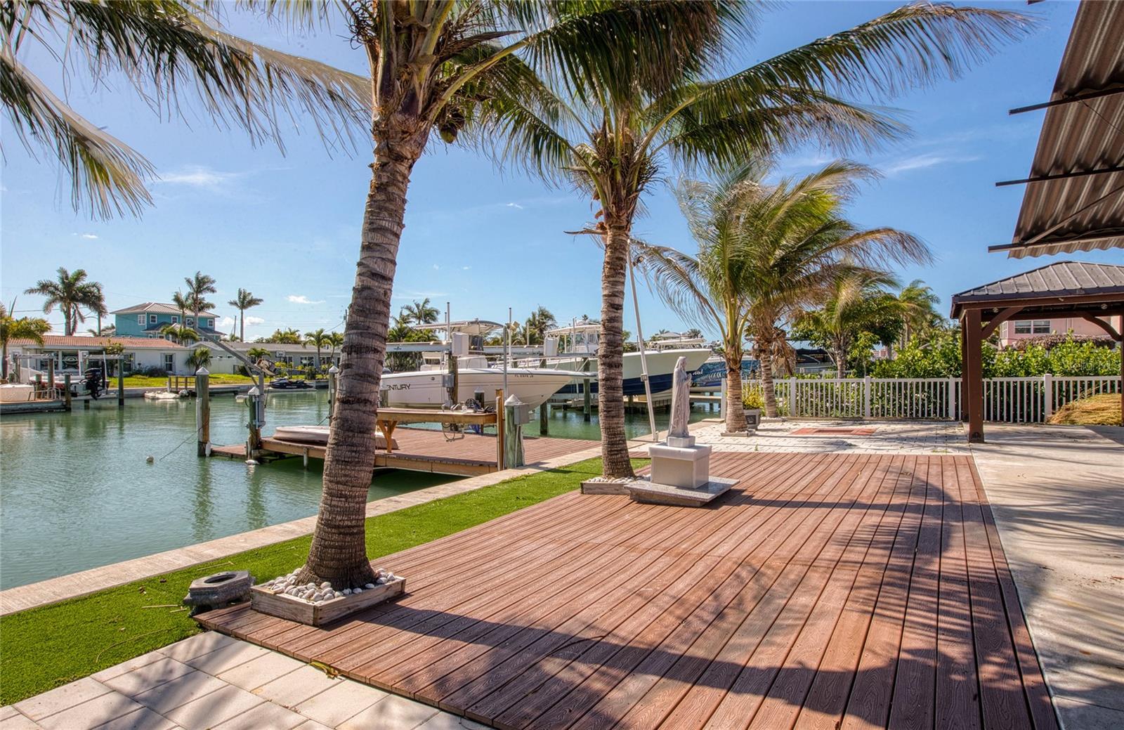 551 CRYSTAL DR, MADEIRA BEACH, FL — photo 11