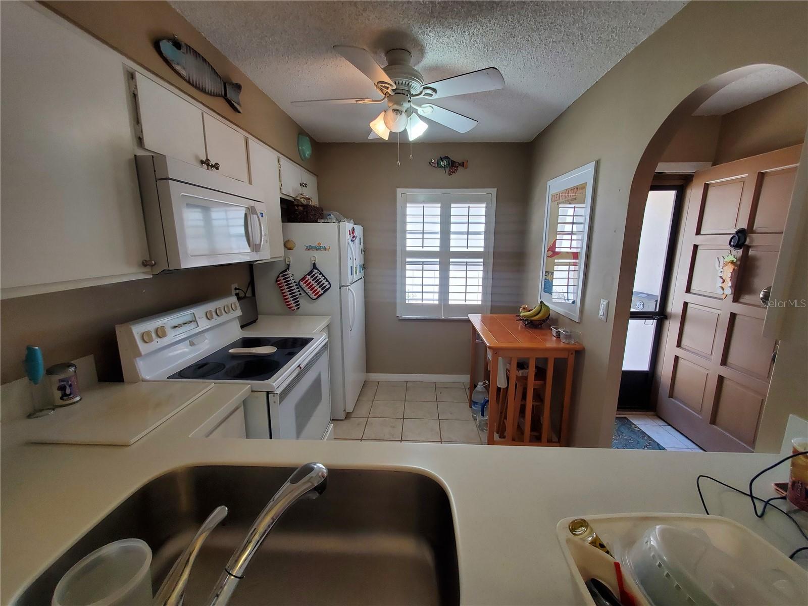 1400 ARROWHEAD CIR W, CLEARWATER, FL — photo 3
