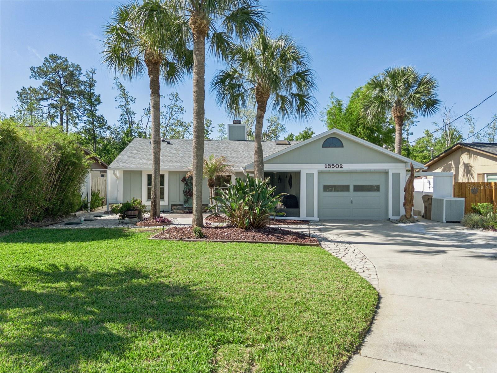 13502 COUNTRY CLUB DR, TAVARES, FL