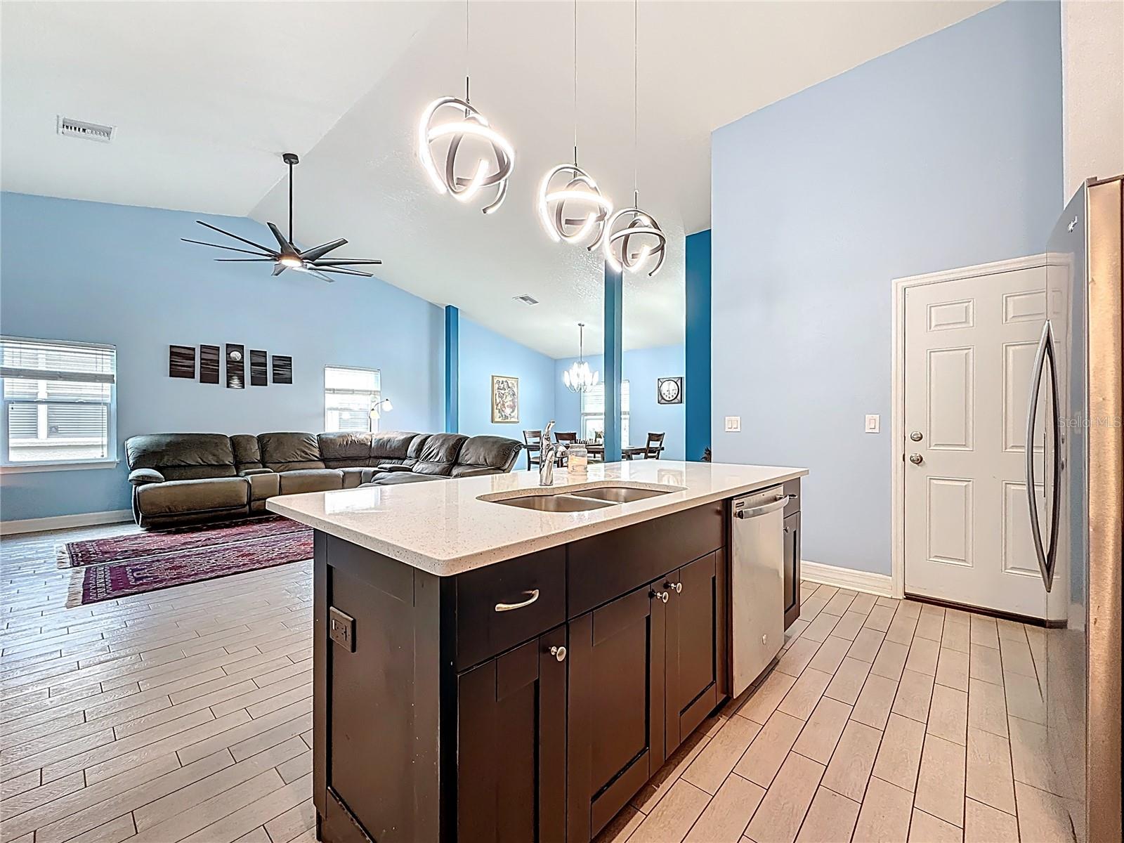 1590 BURNS DR, CLEARWATER, FL — photo 12