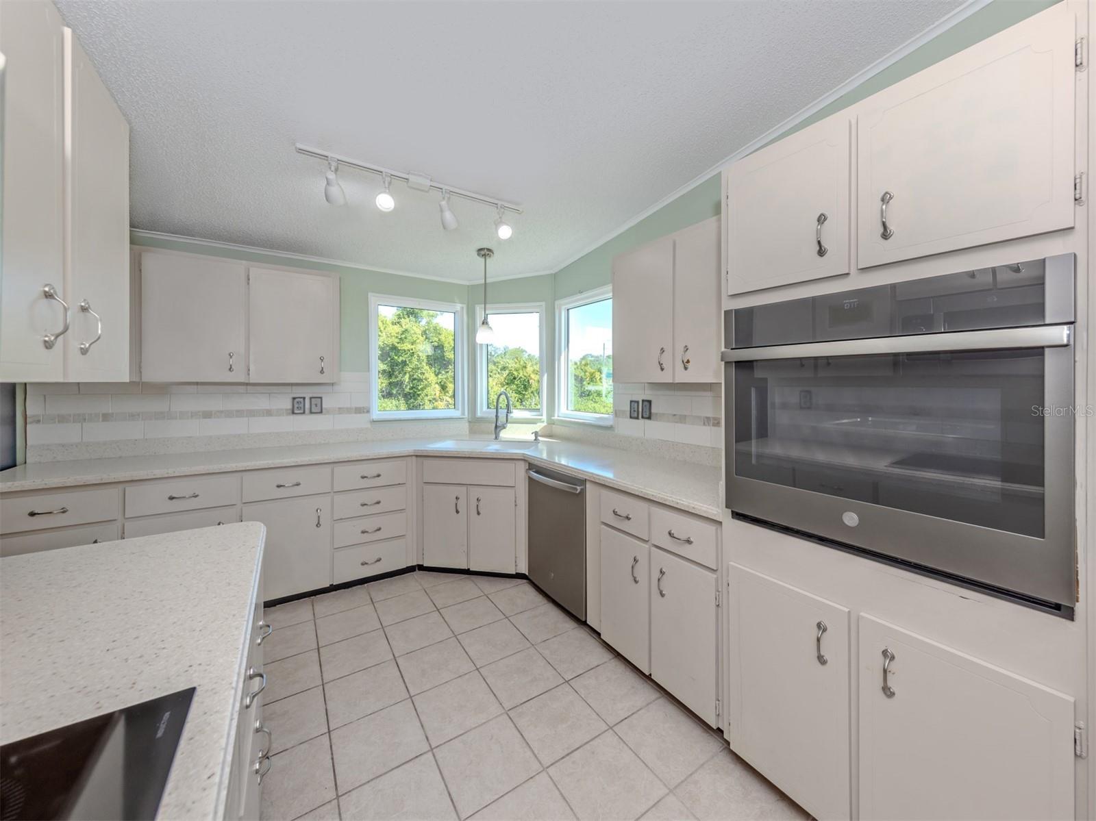 592 PORTSIDE DR, NORTH PORT, FL — photo 15
