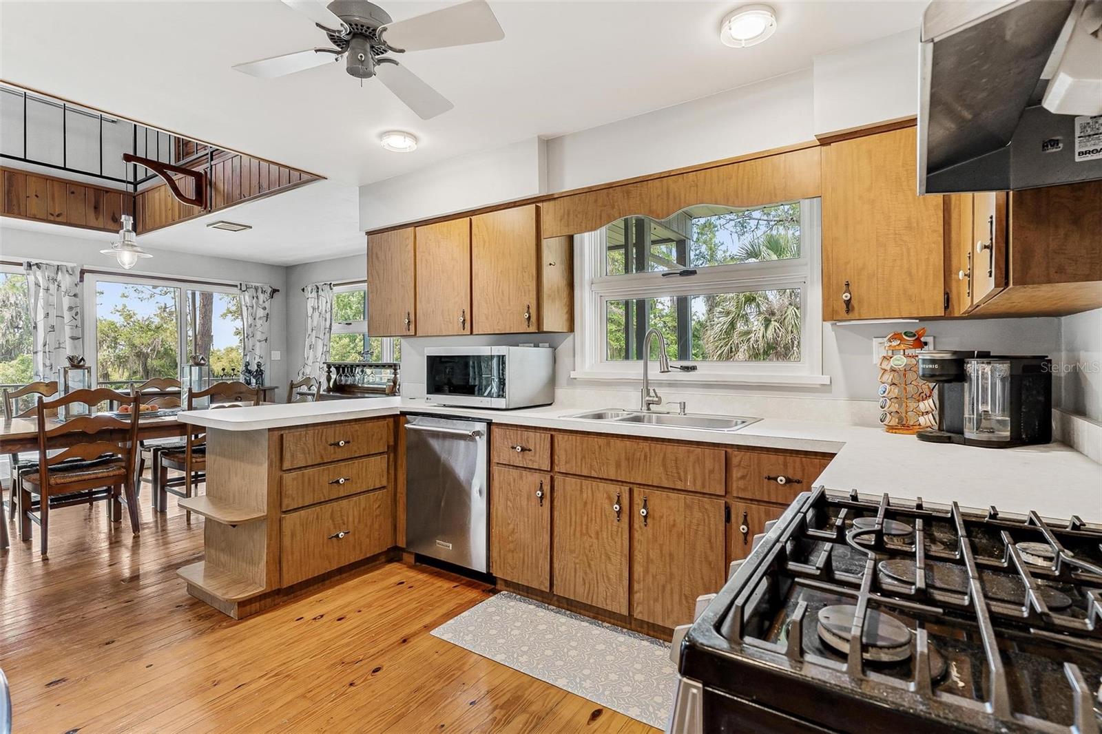 7373 CIRCLE DR, LADY LAKE, FL — photo 37