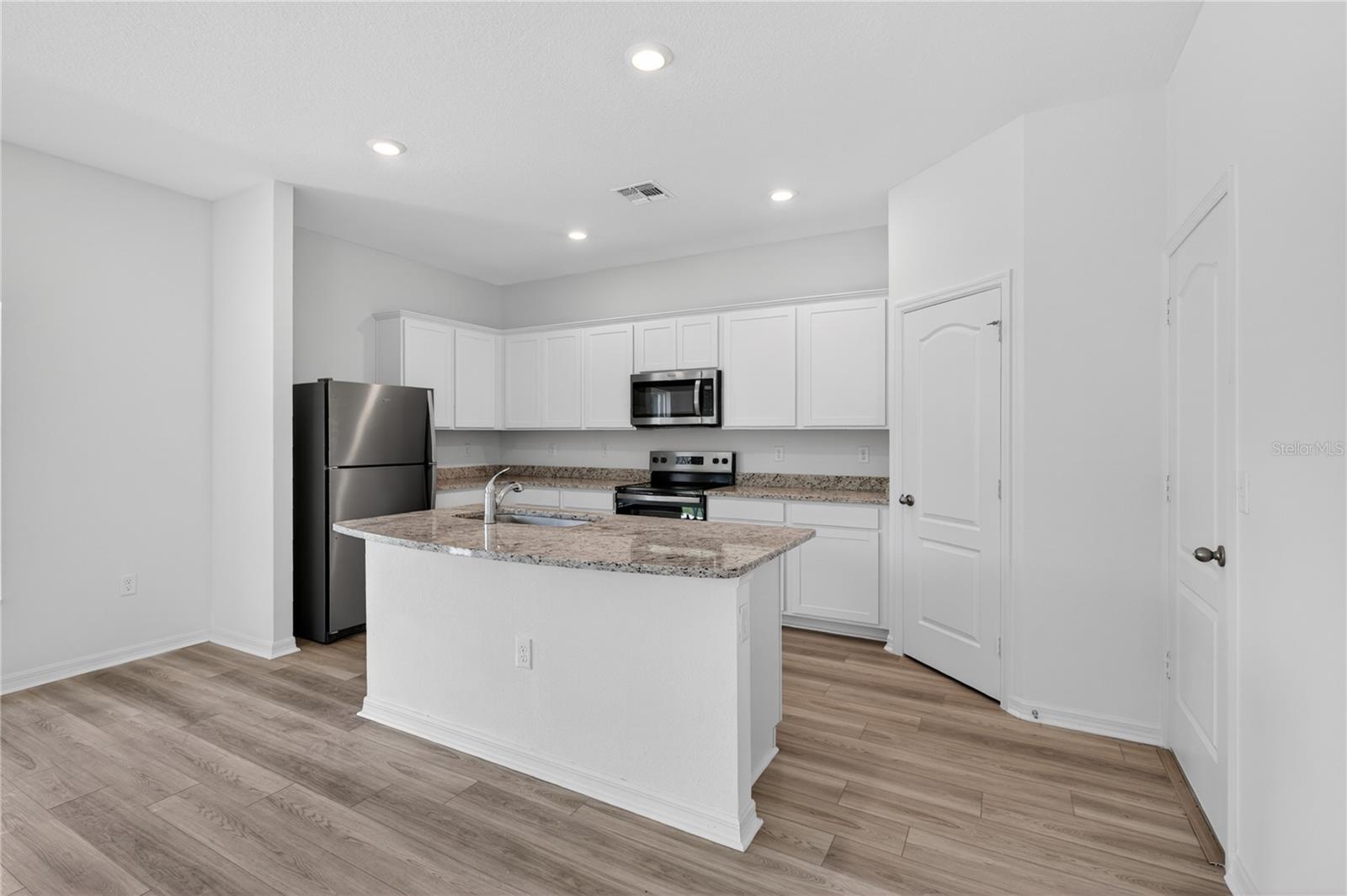 13485 LEAPING WATER WAY, ASTATULA, FL — photo 20