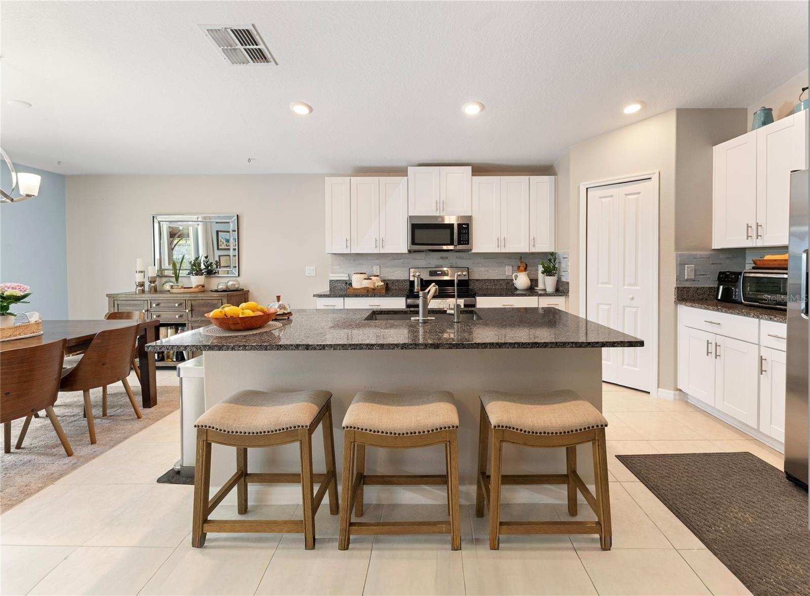 36548 GARDEN WALL WAY, ZEPHYRHILLS, FL — photo 2