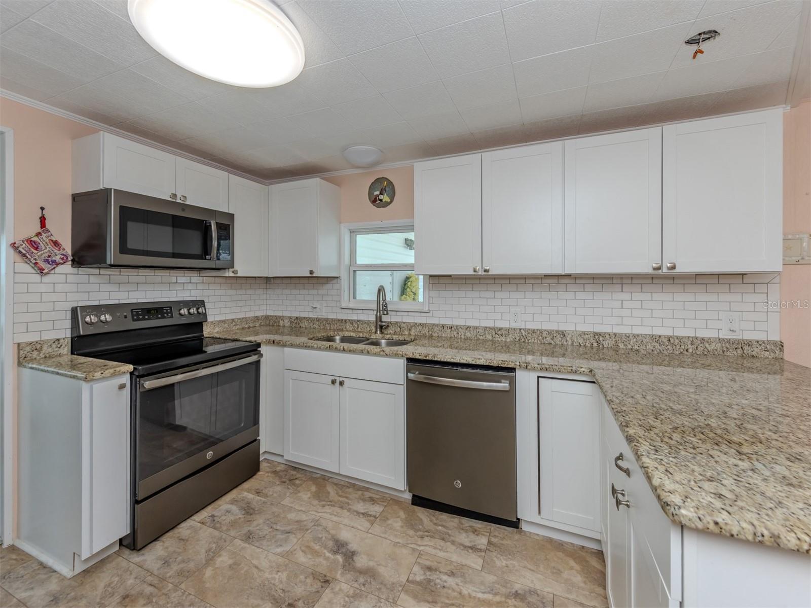 98 LAKEVIEW DR, NORTH PORT, FL — photo 11