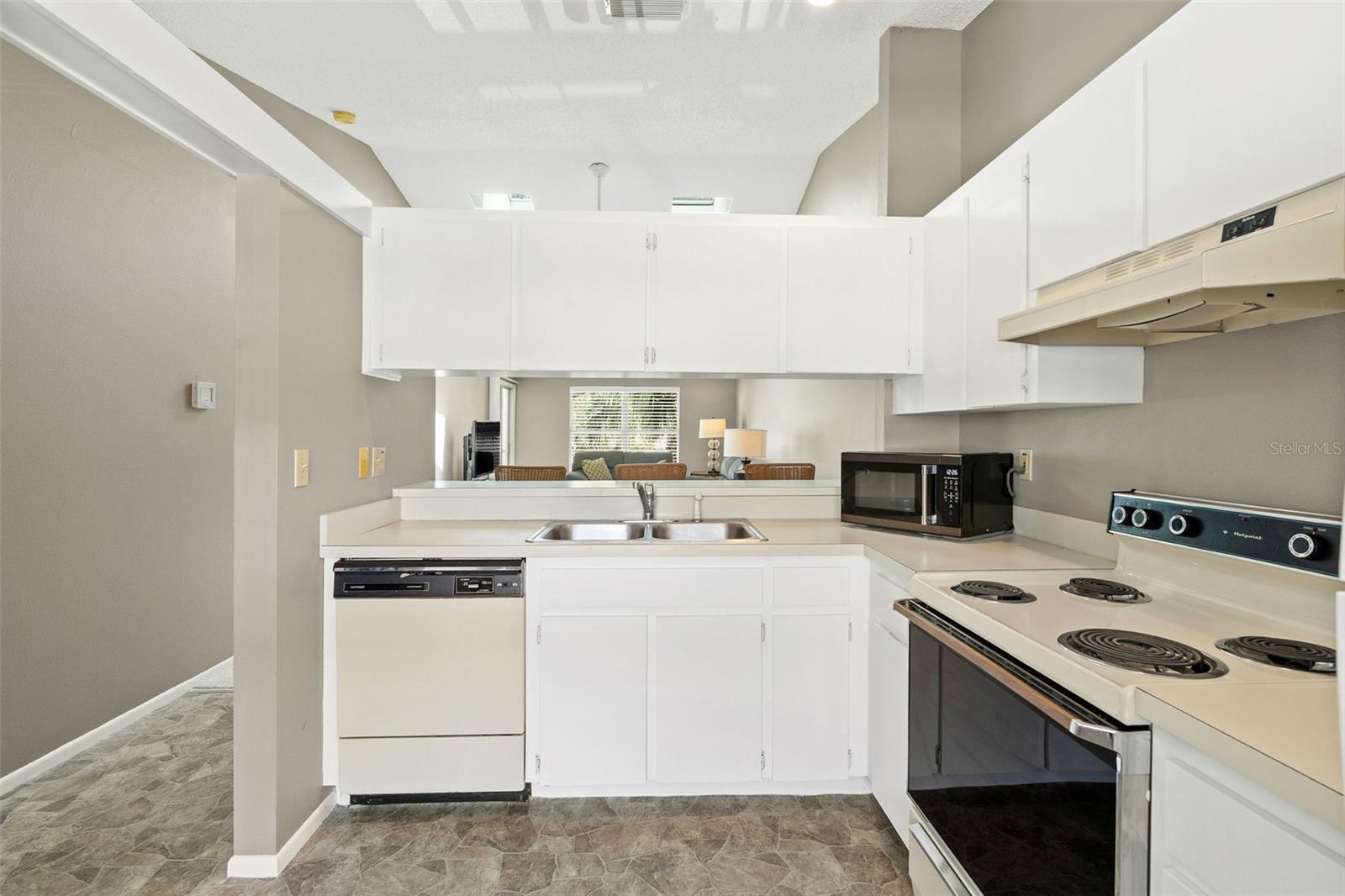 12239 SUN VISTA CT E, TREASURE ISLAND, FL — photo 5