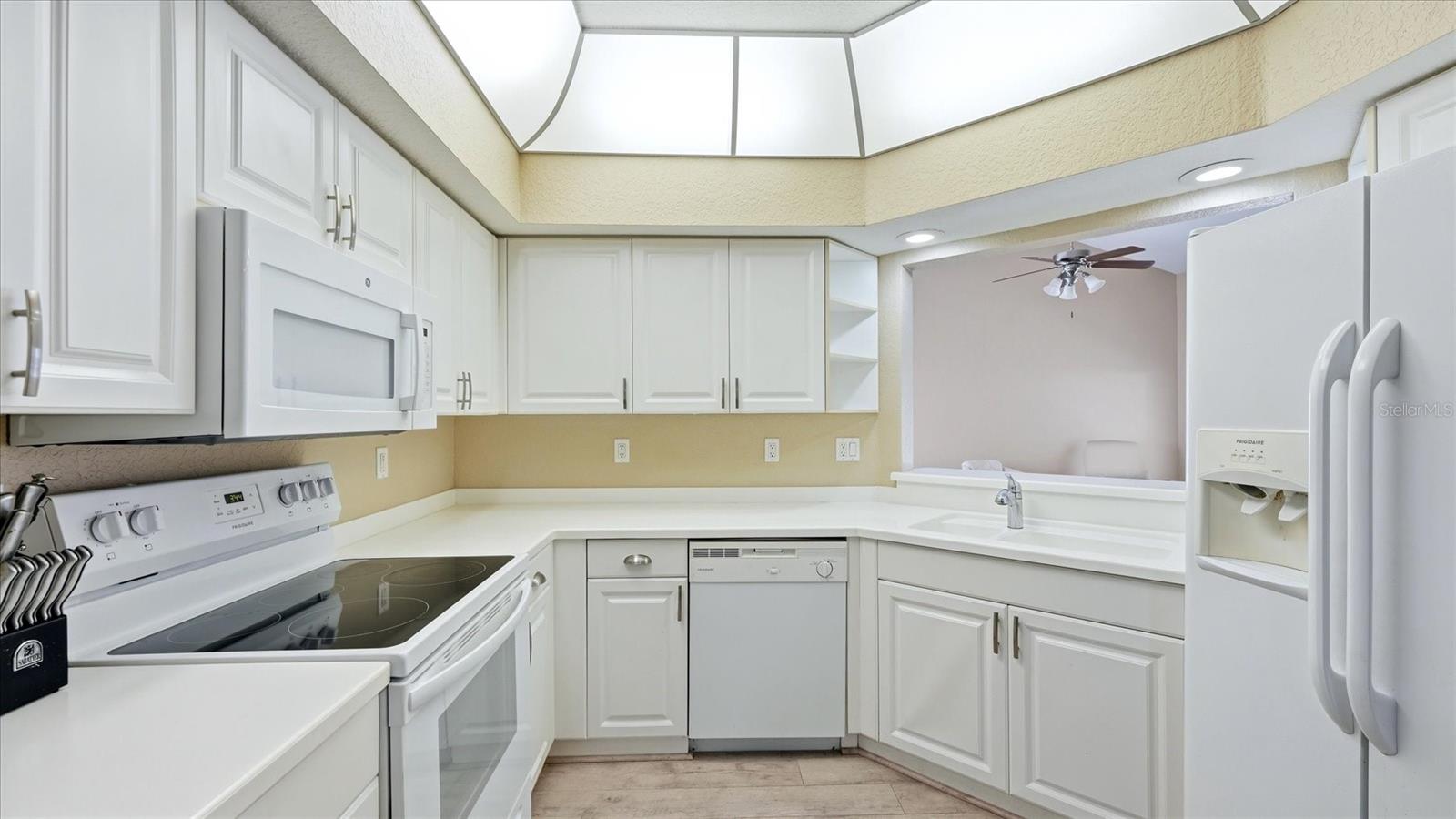 7527 MARSH ORCHID CIR, BRADENTON, FL — photo 12