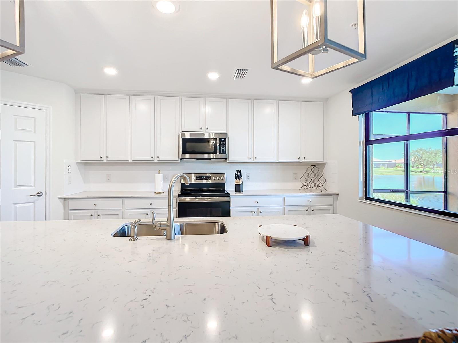 10796 TARFLOWER DR #101, VENICE, FL — photo 16