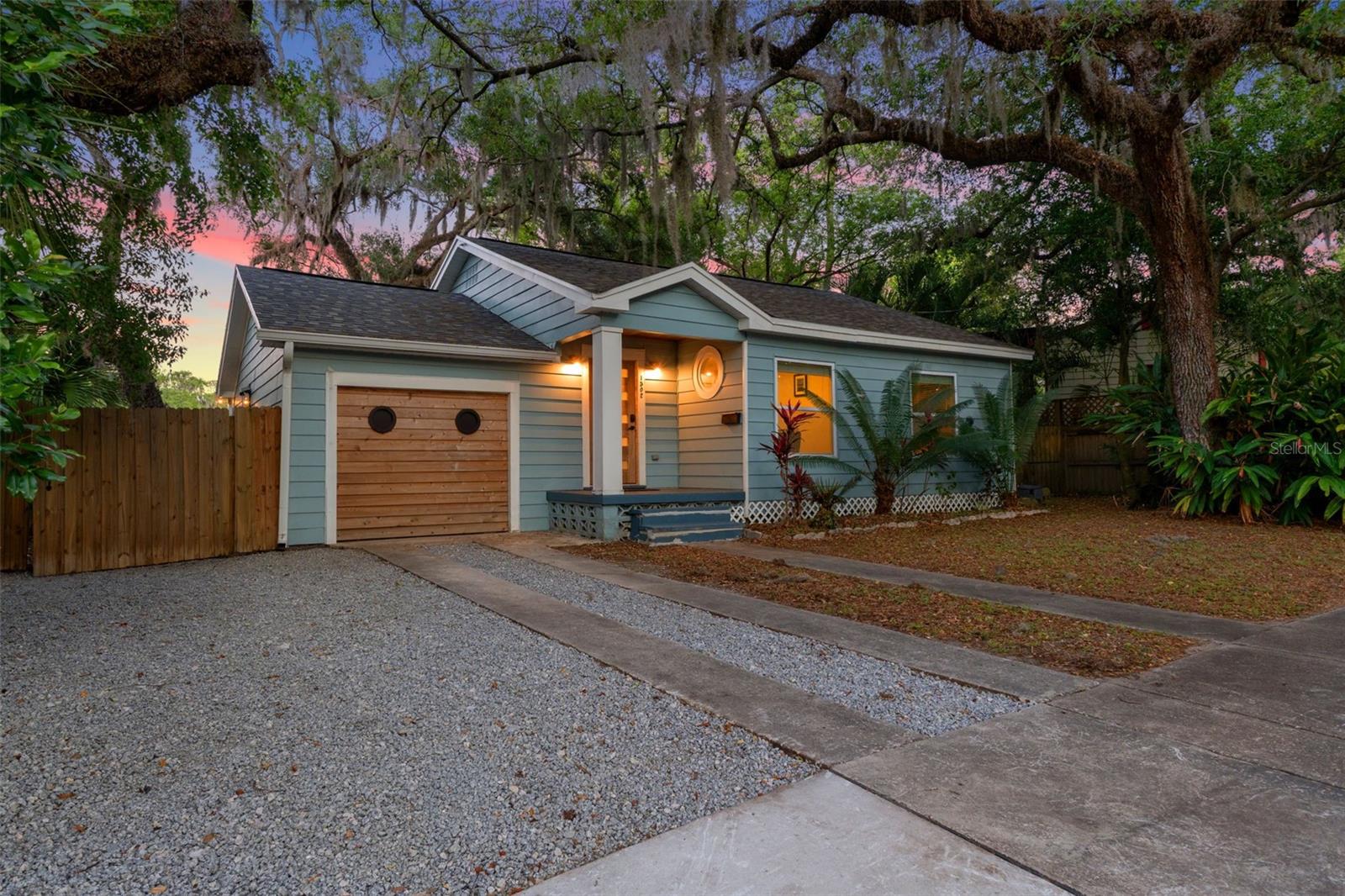 1502 E PARK CIR, TAMPA, FL
