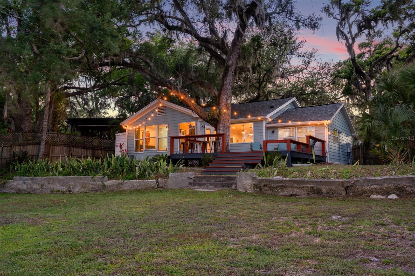 1502 E PARK CIR, TAMPA, FL — photo 2
