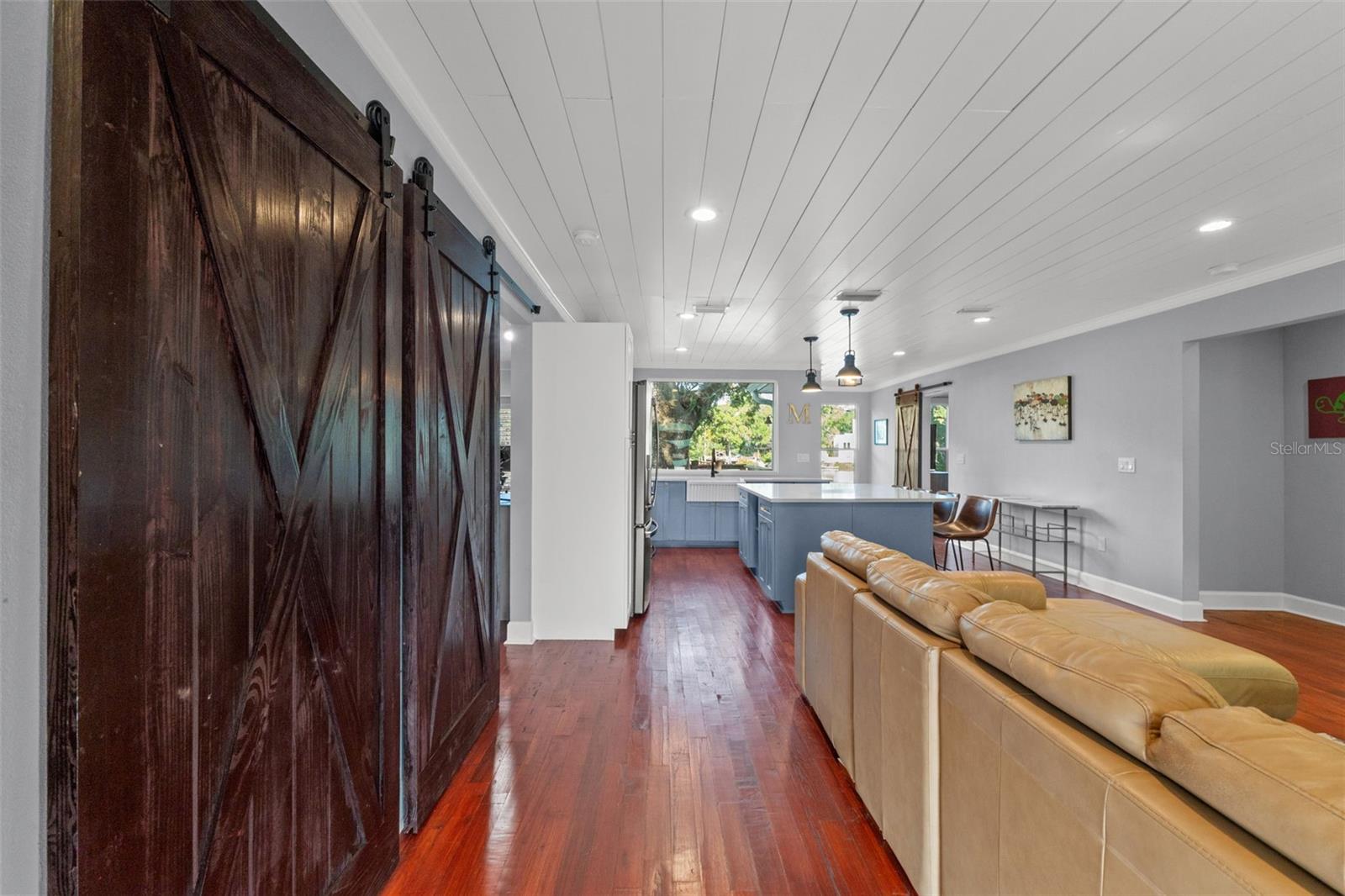 1502 E PARK CIR, TAMPA, FL — photo 8