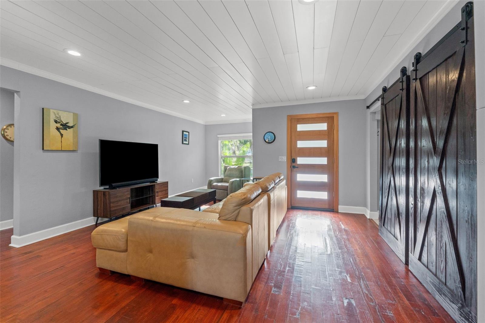 1502 E PARK CIR, TAMPA, FL — photo 11