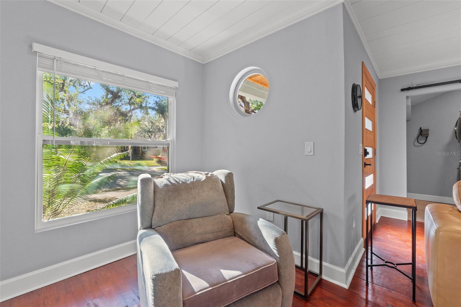 1502 E PARK CIR, TAMPA, FL — photo 12