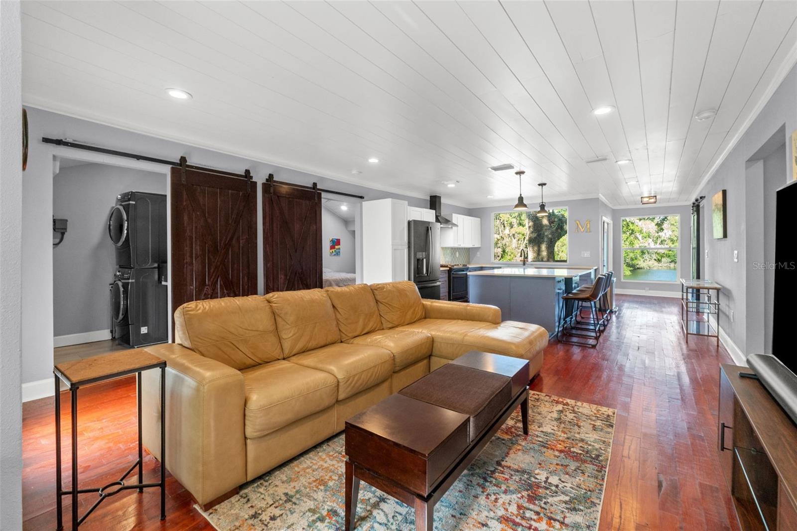 1502 E PARK CIR, TAMPA, FL — photo 14