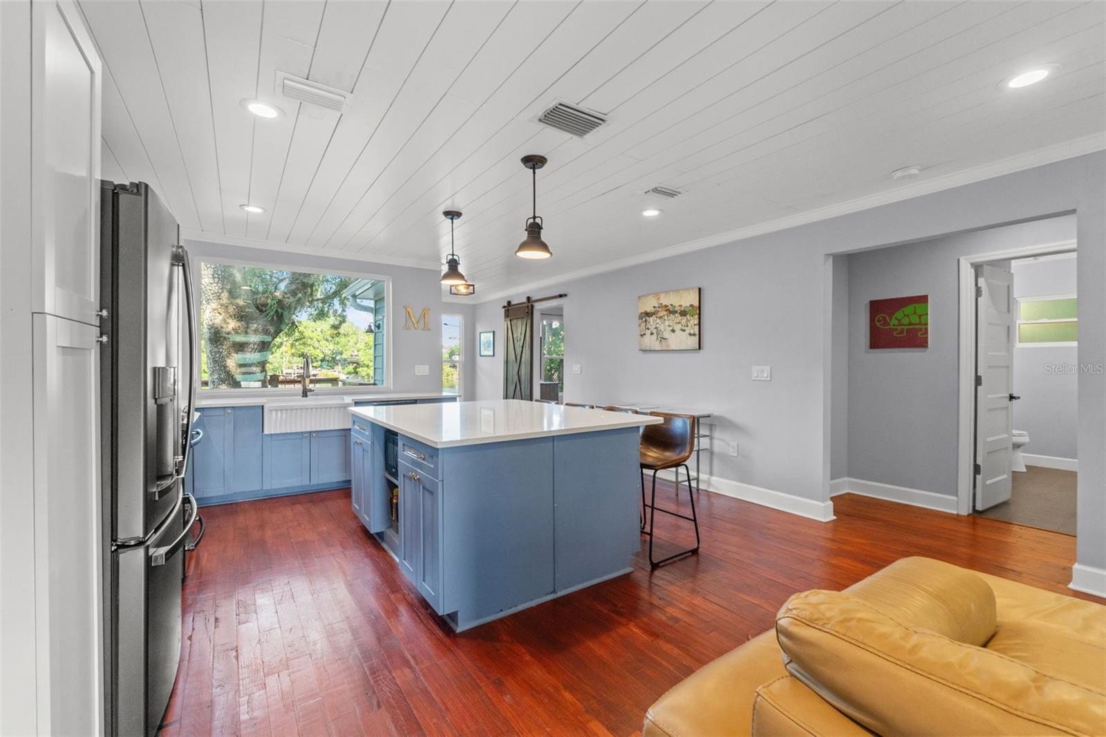 1502 E PARK CIR, TAMPA, FL — photo 15