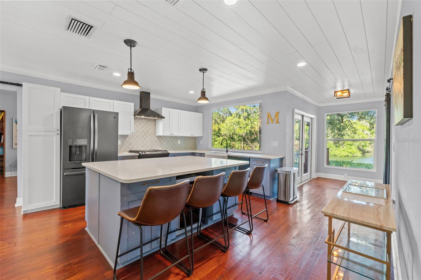 1502 E PARK CIR, TAMPA, FL — photo 16