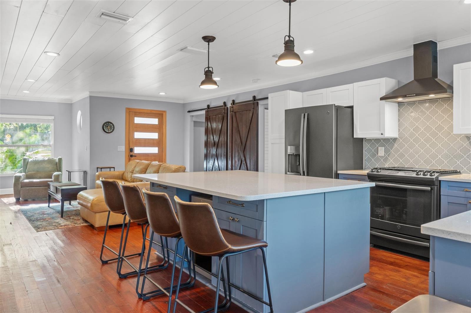 1502 E PARK CIR, TAMPA, FL — photo 17