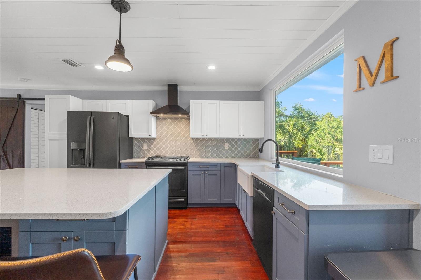 1502 E PARK CIR, TAMPA, FL — photo 18