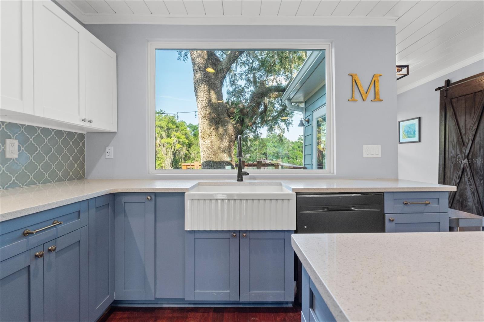 1502 E PARK CIR, TAMPA, FL — photo 20