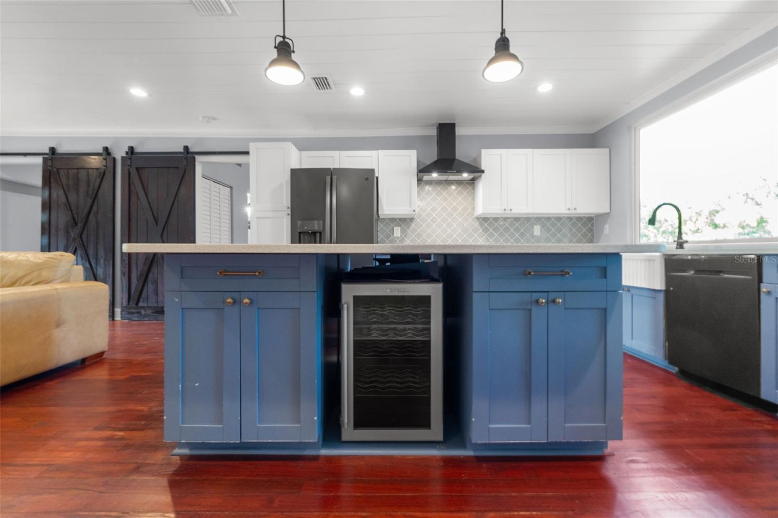1502 E PARK CIR, TAMPA, FL — photo 24