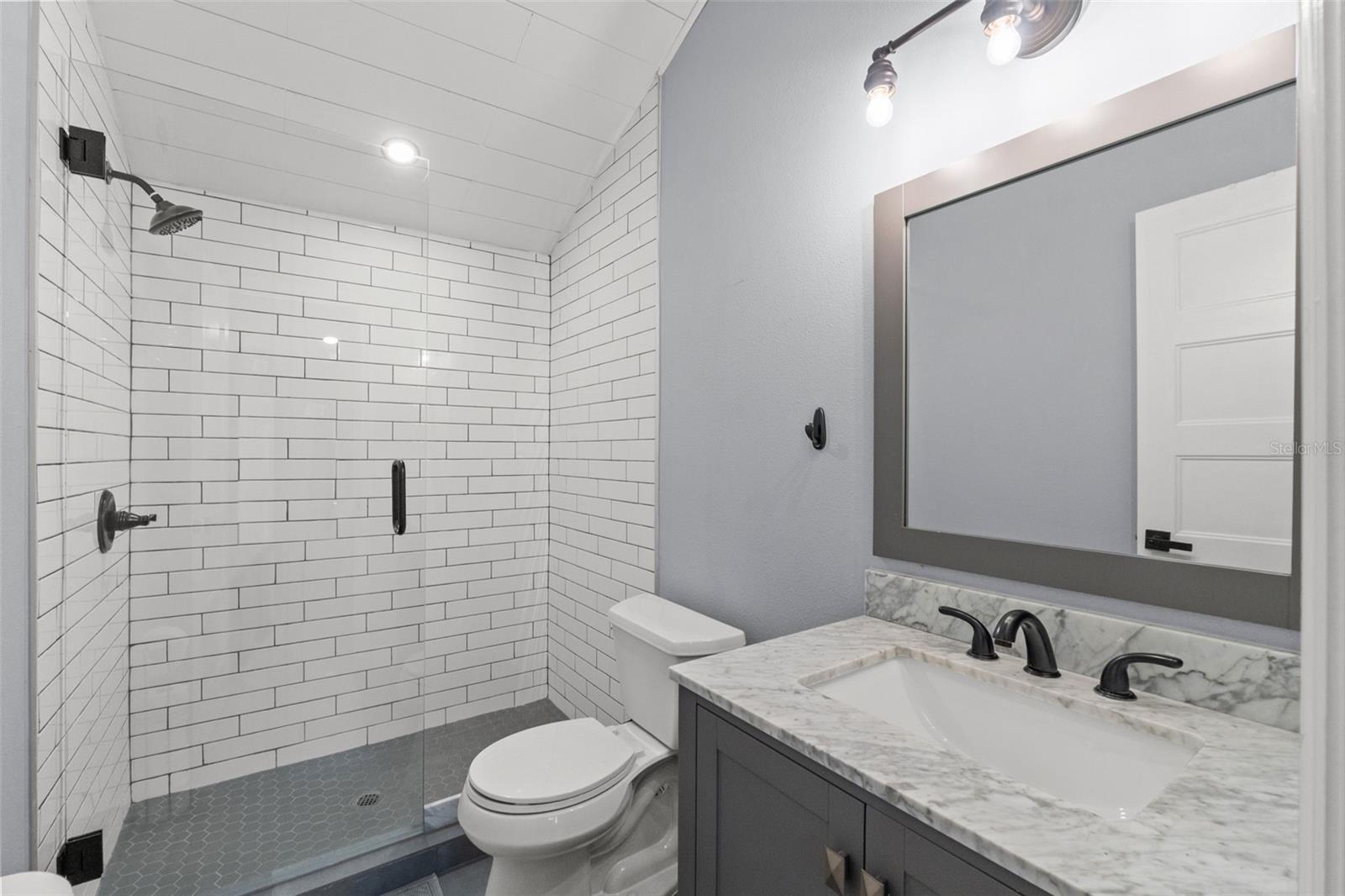 1502 E PARK CIR, TAMPA, FL — photo 28