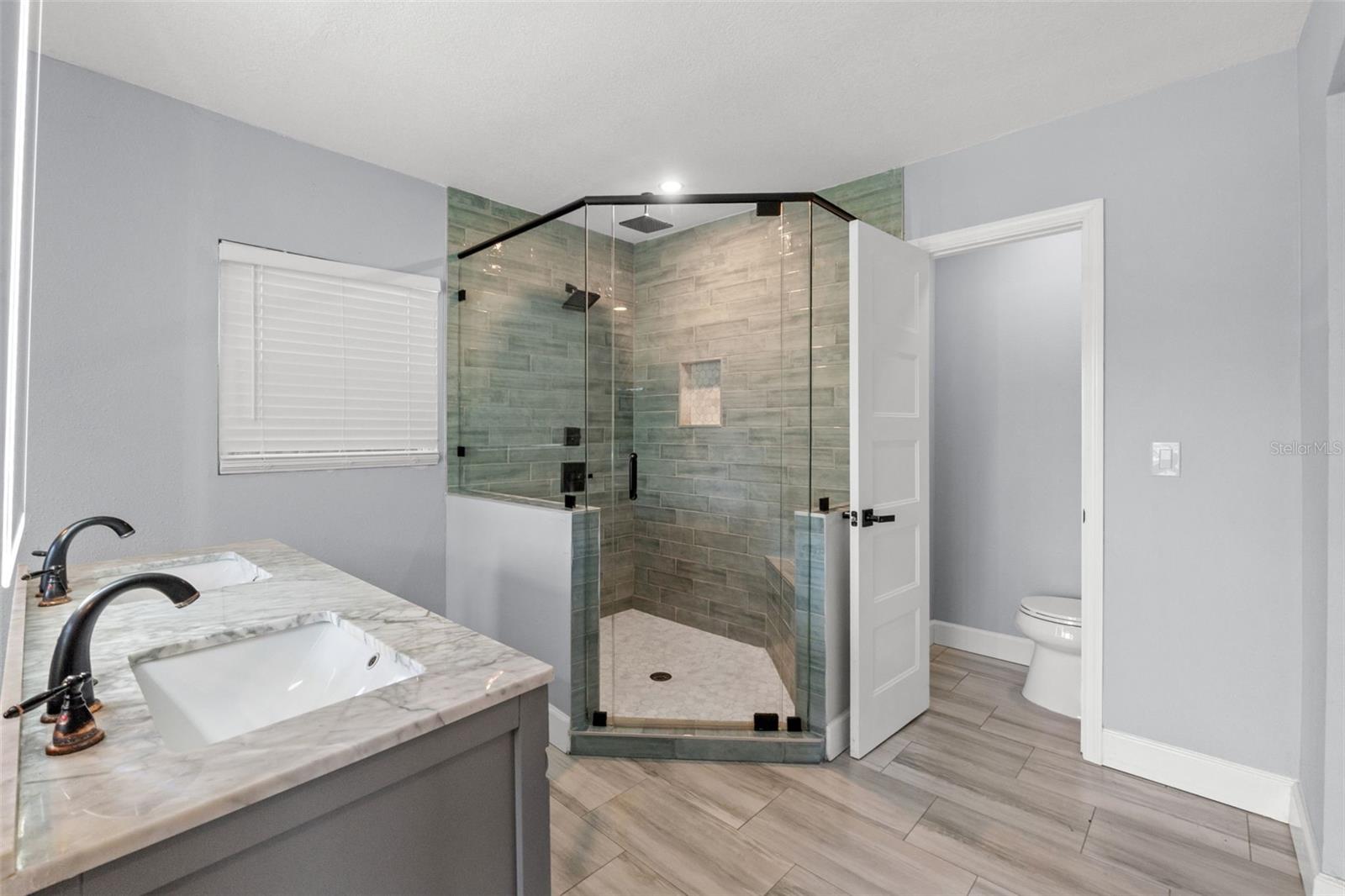 1502 E PARK CIR, TAMPA, FL — photo 32