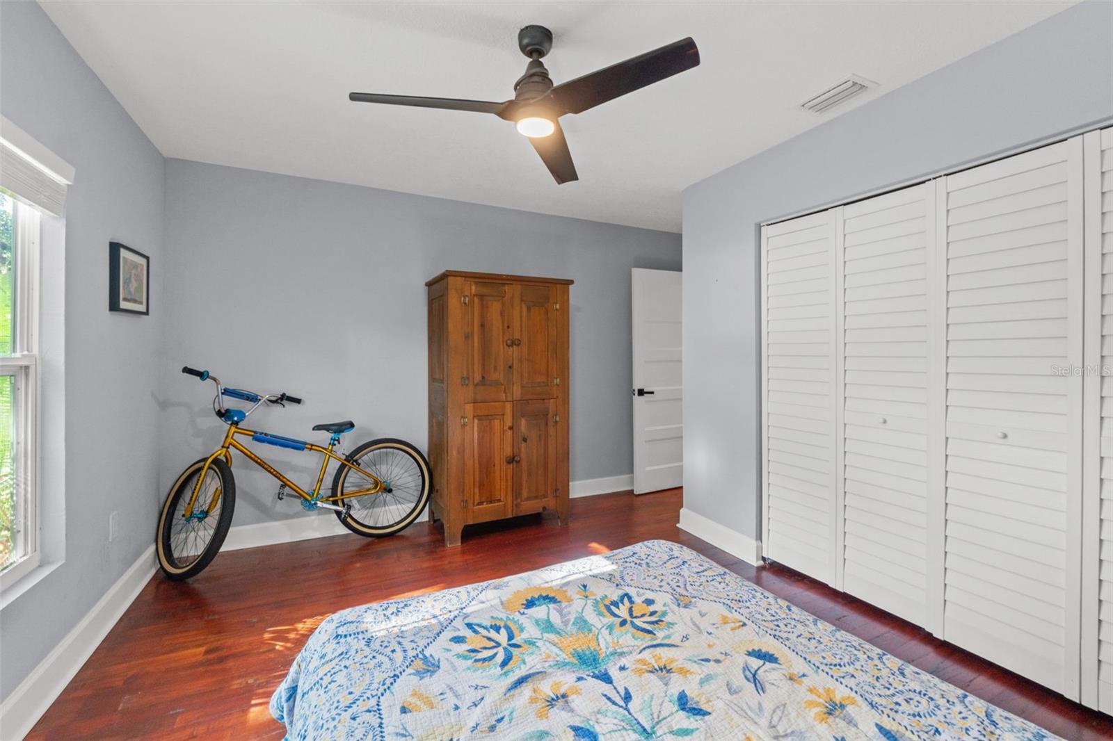 1502 E PARK CIR, TAMPA, FL — photo 36