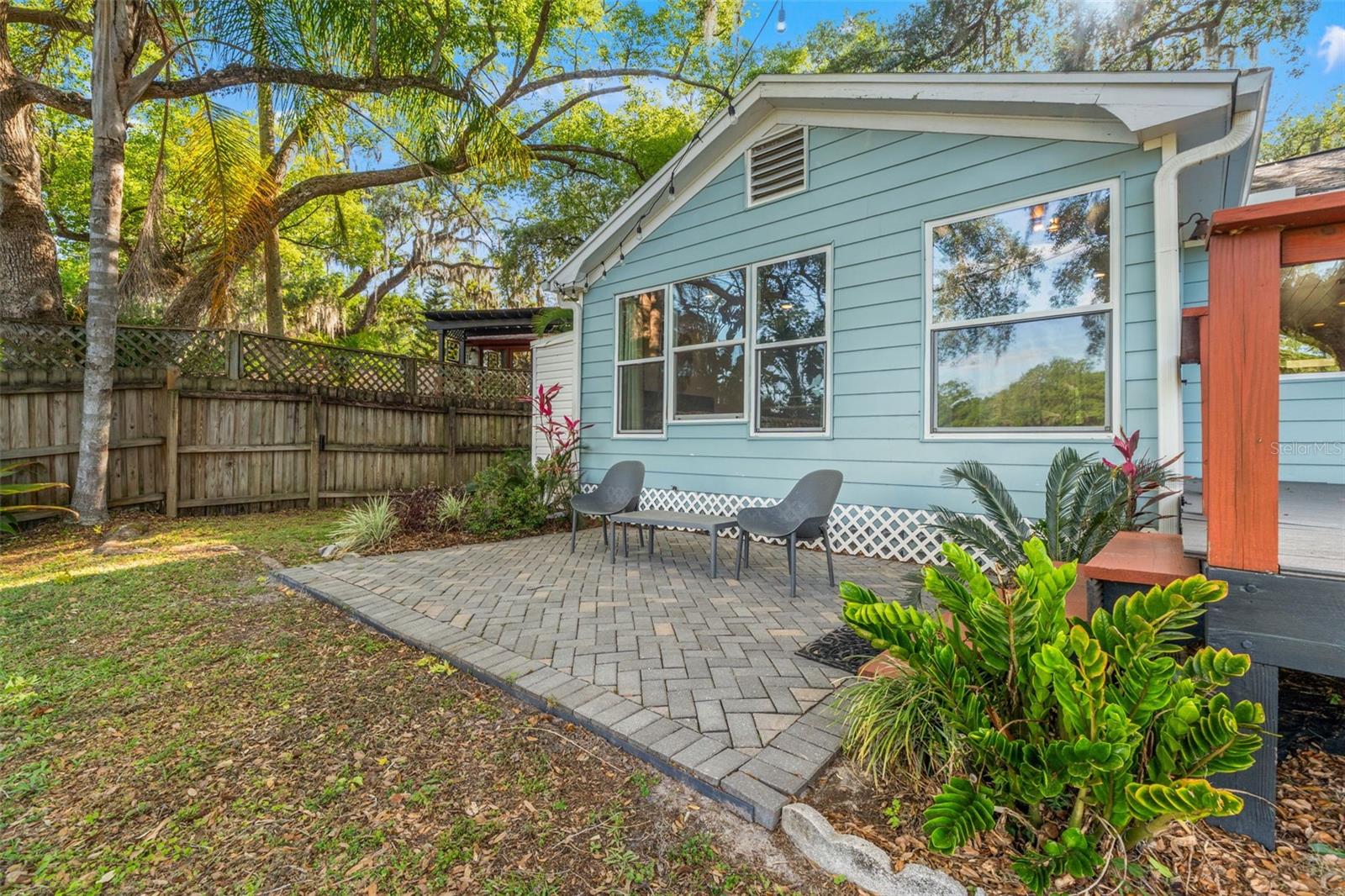 1502 E PARK CIR, TAMPA, FL — photo 41