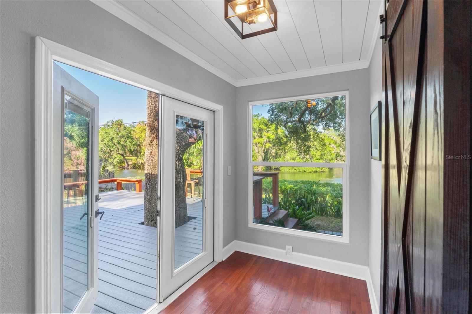 1502 E PARK CIR, TAMPA, FL — photo 44